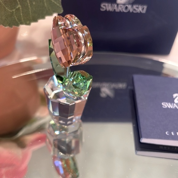 Swarovski Pink Heart Flower Figurine - Picture 3 of 7